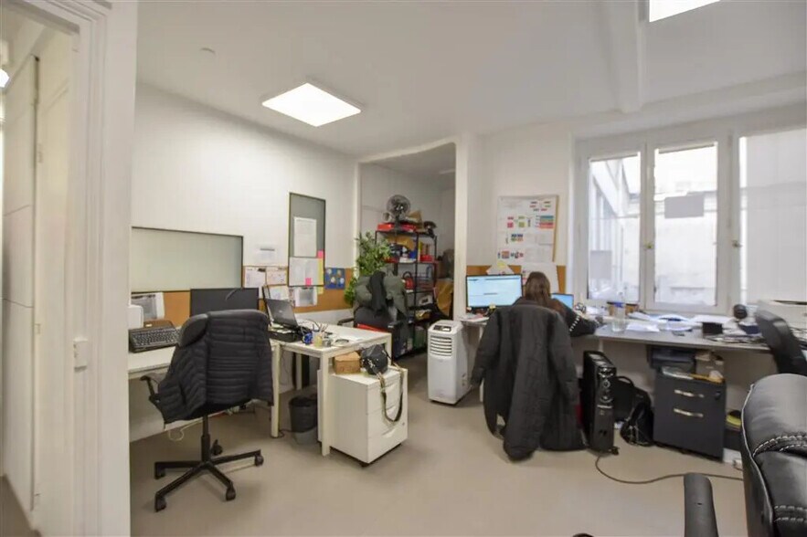 Office in Paris for lease - Building Photo - Image 3 of 8