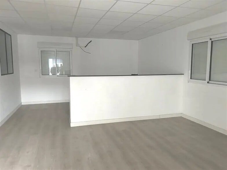 Flex in Chambray-lès-Tours for lease - Interior Photo - Image 3 of 6