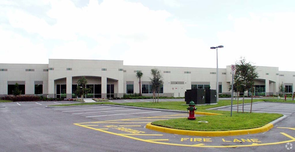 3626 Quadrangle Blvd, Orlando, FL for lease - Building Photo - Image 2 of 3