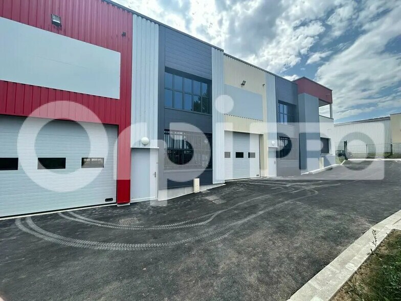 Flex in Ormoy for lease - Building Photo - Image 1 of 6