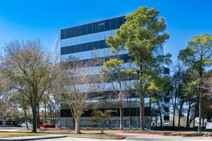 3838 N Sam Houston Pky E, Houston, TX for lease - Building Photo - Image 2 of 24