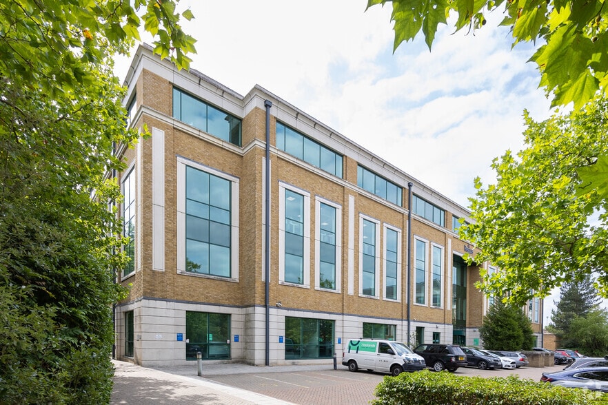 2 Arlington Sq, Bracknell for lease - Building Photo - Image 1 of 25