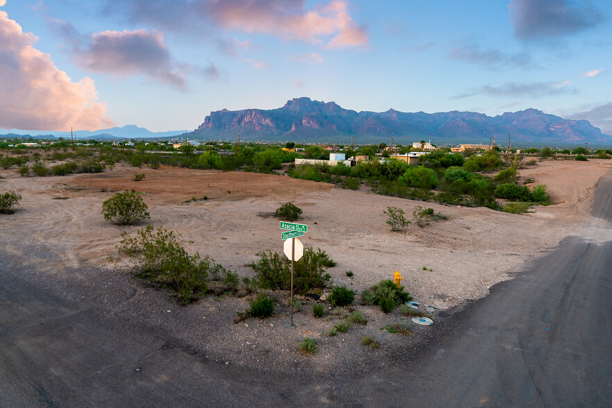 2401 Acacia, Apache Junction, AZ for sale - Primary Photo - Image 1 of 28