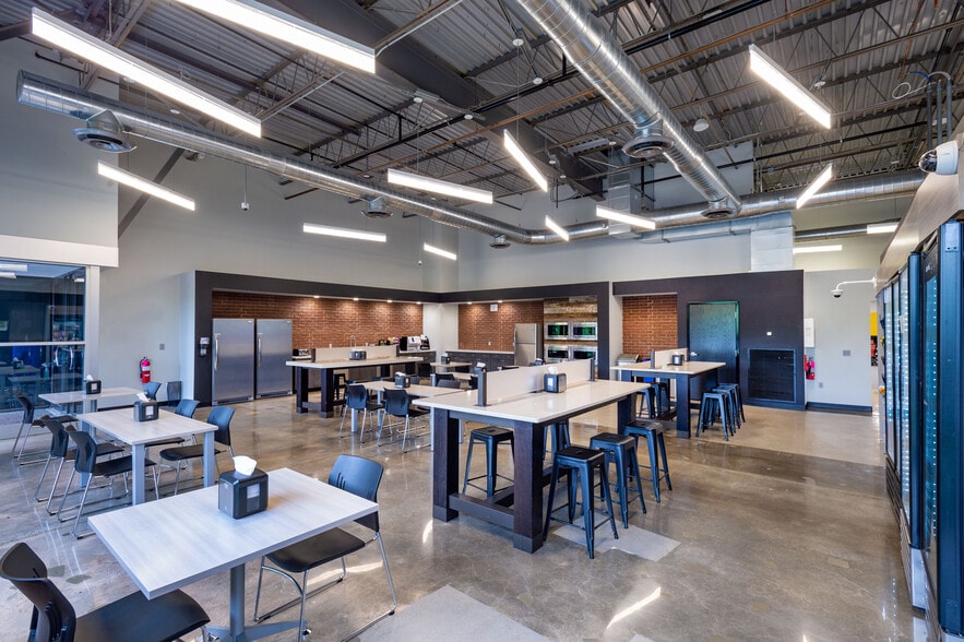 200-298 Fernwood Ave, Edison, NJ for lease - Interior Photo - Image 2 of 4