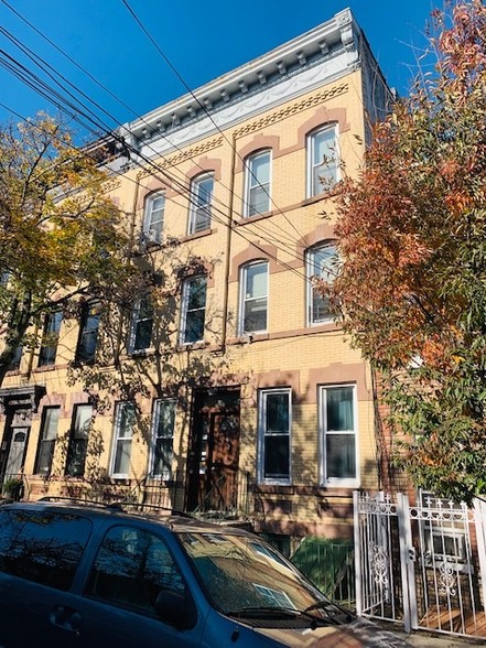 1867 Linden St, Ridgewood, NY for sale - Primary Photo - Image 1 of 1