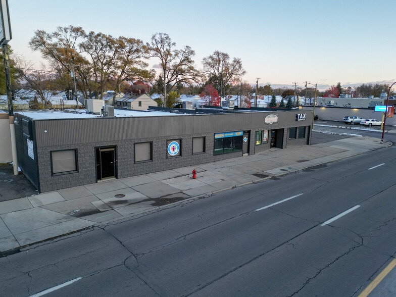 24544 Van Dyke Ave, Center Line, MI for lease - Building Photo - Image 1 of 7
