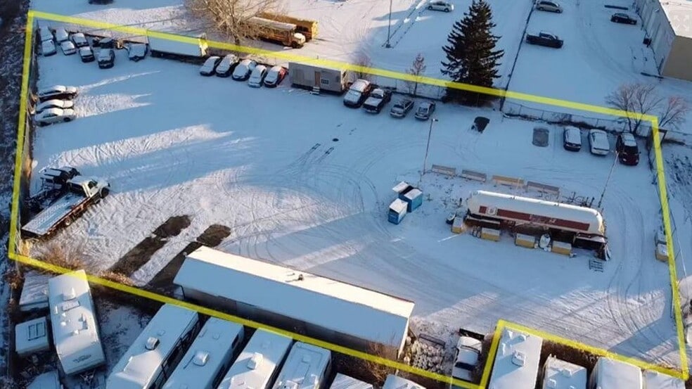 4000 Edmonton Trl NE, Calgary, AB for sale - Primary Photo - Image 1 of 1