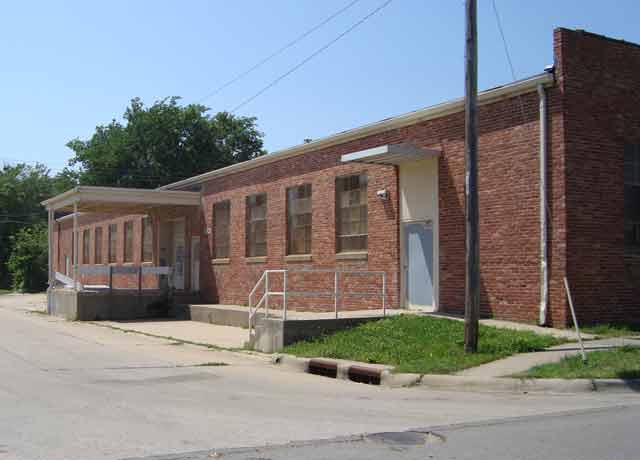 2035 SW Western Ave, Topeka, KS for lease - Building Photo - Image 3 of 3