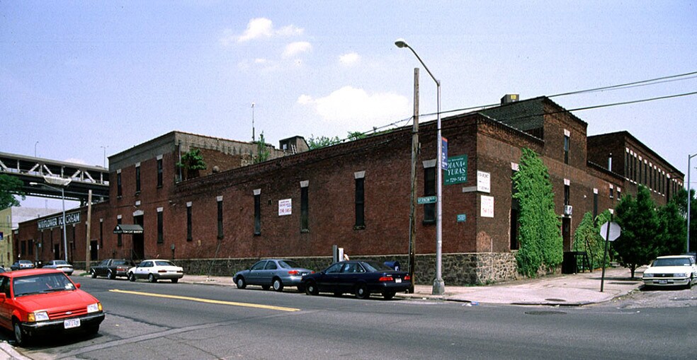 4225 Vernon Blvd, Long Island City, NY for sale - Primary Photo - Image 1 of 1