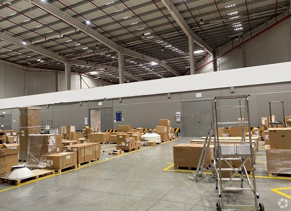 Calle Tesoro, 1, Cabanillas del Campo, Guadalajara for lease Interior Photo- Image 1 of 3