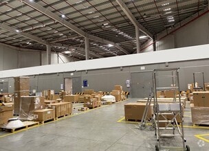 Calle Tesoro, 1, Cabanillas del Campo, Guadalajara for lease Interior Photo- Image 1 of 3