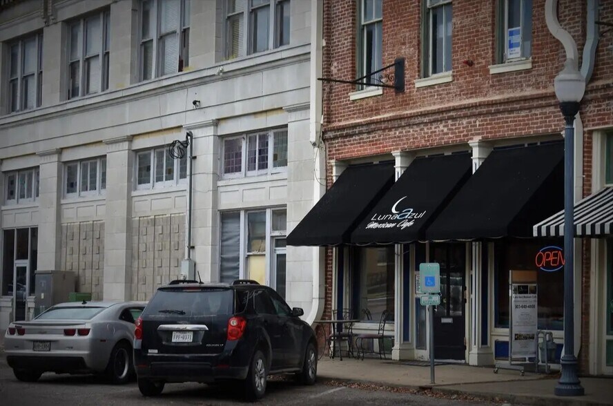 318 N Main St, Bonham, TX 75418 Retail for Sale