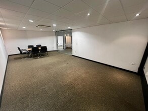 Mardon Park, Port Talbot for lease Interior Photo- Image 2 of 5
