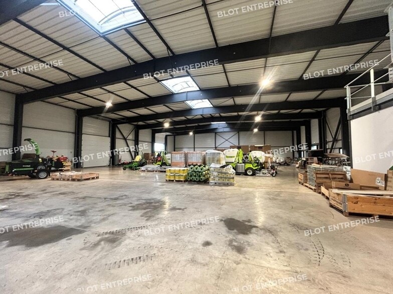 Industrial in Pléchâtel for lease - Interior Photo - Image 2 of 6