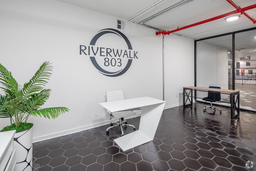 803 N 2nd St, Clarksville, TN for lease - Interior Photo - Image 2 of 52