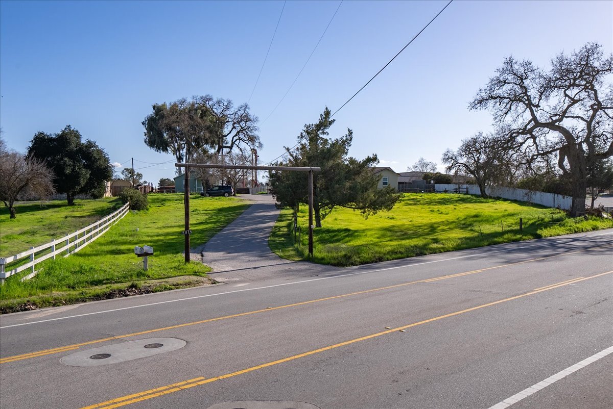 2912 Union Rd, Paso Robles, CA 93446 - 1.2+/- Acres Zoned C3/PD w/ 2 ...