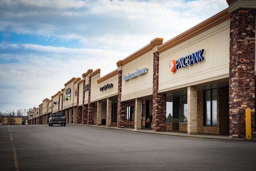 500- Pine Hollow Rd, McKees Rocks, PA for lease - Building Photo - Image 1 of 8