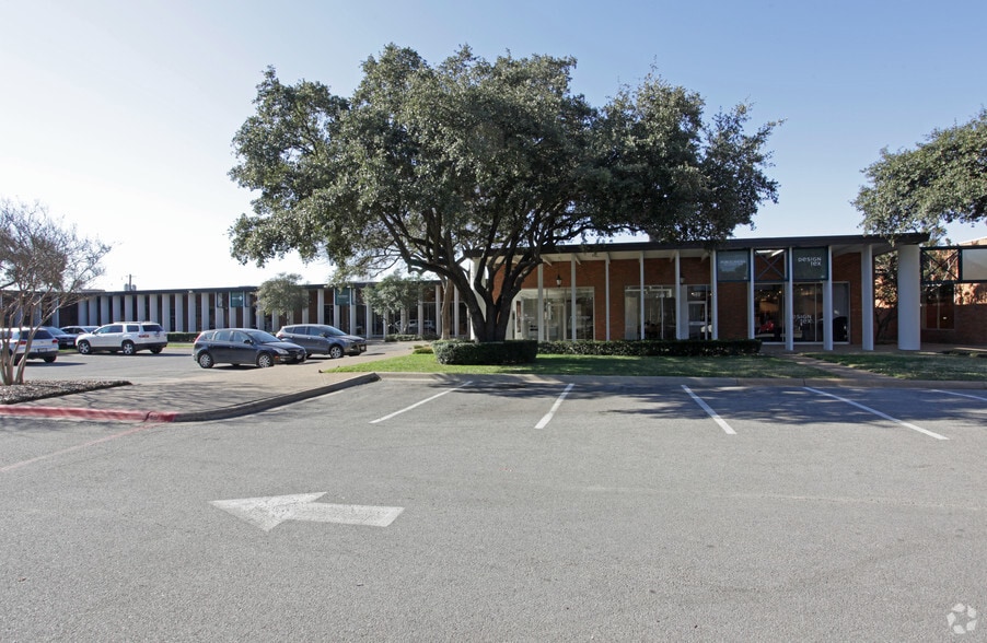 1617 Hi Line Dr, Dallas, TX for lease - Building Photo - Image 2 of 13