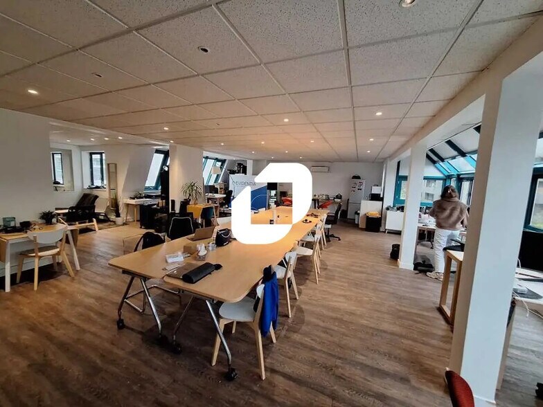 Office in Boulogne-Billancourt for lease - Building Photo - Image 1 of 7