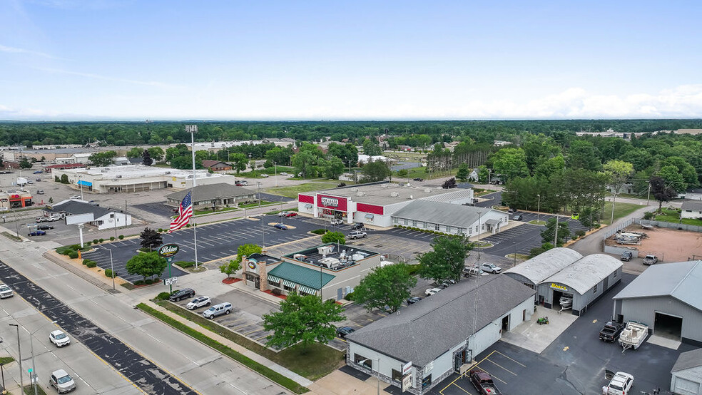 2213 8th St S, Wisconsin Rapids, WI for sale - Building Photo - Image 2 of 4