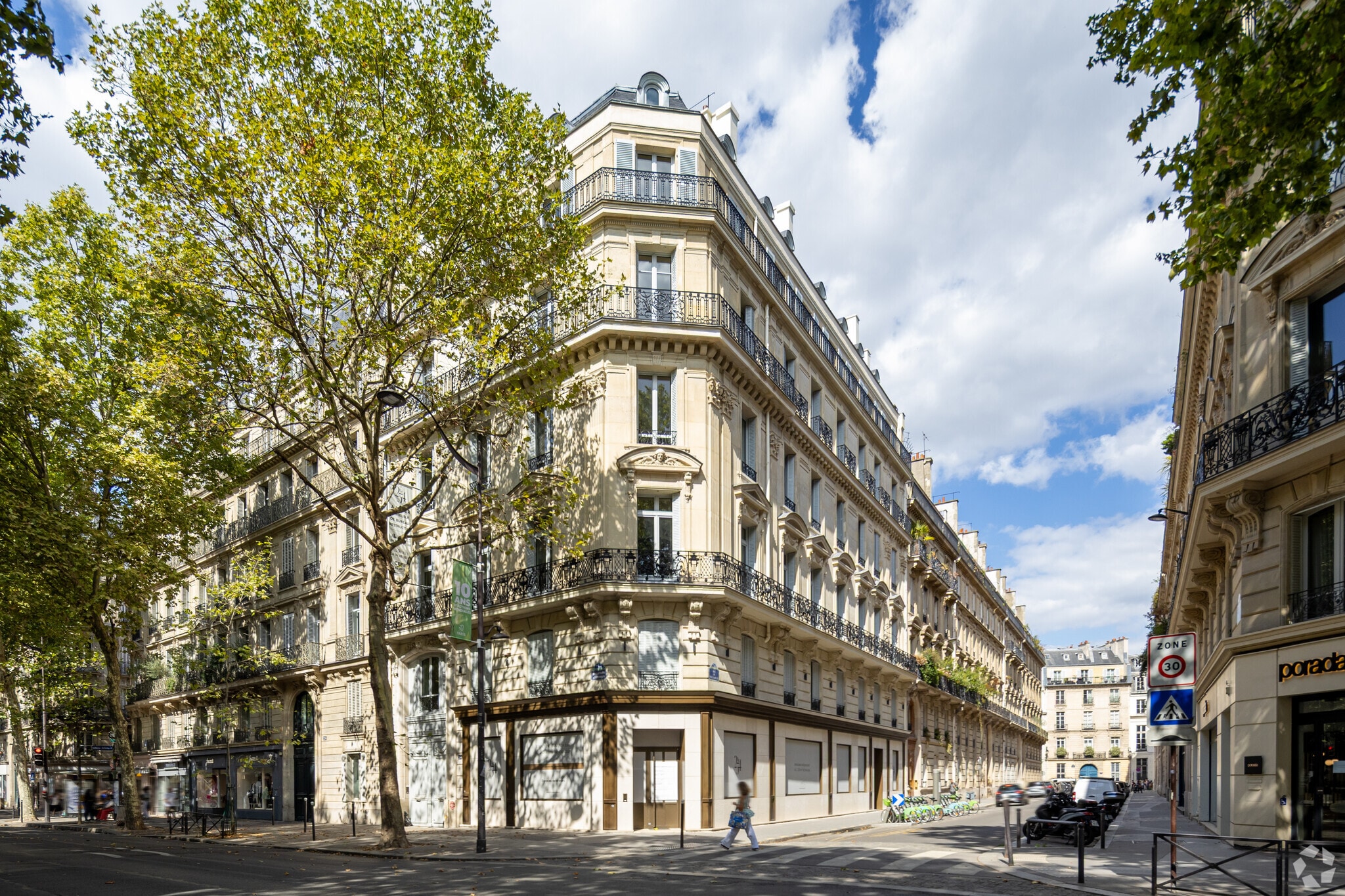 254 Boulevard Saint-Germain, Paris for lease Primary Photo- Image 1 of 10