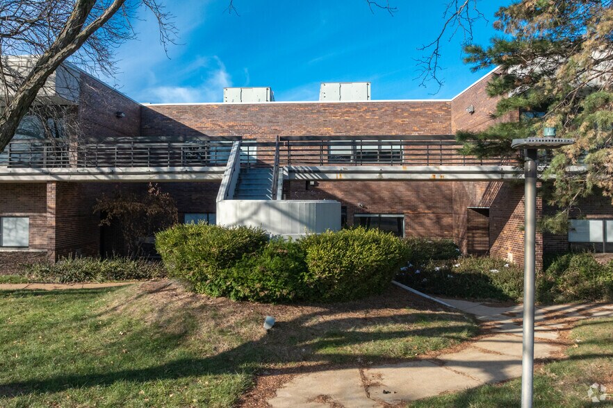 1145 Corporate Lake Dr, Creve Coeur, MO for sale - Building Photo - Image 3 of 3