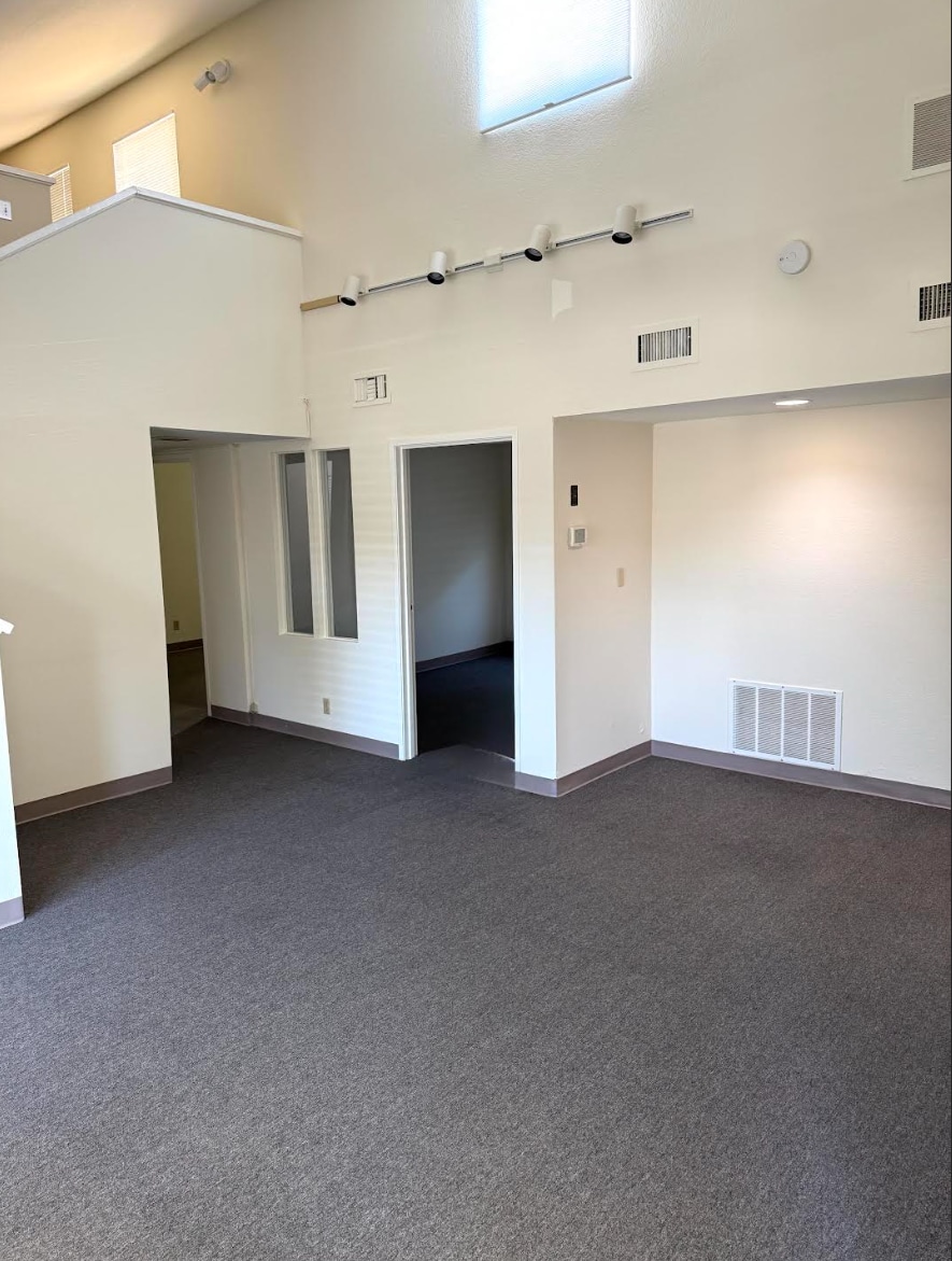 1028 N Lake Ave, Pasadena, CA for lease Interior Photo- Image 1 of 5