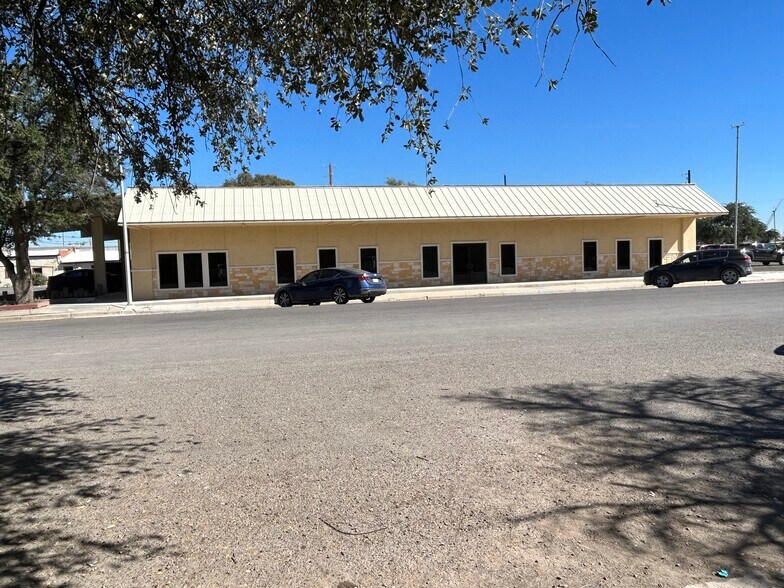 106 W. 3rd Street, Pecos, TX 79772 "The Executive Center"