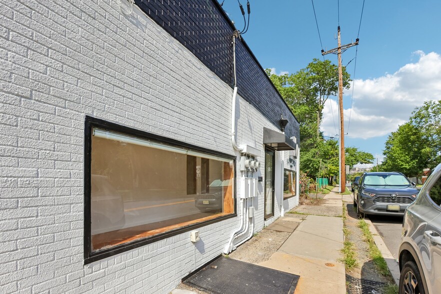 825-829 Rt-5, Ridgefield, NJ for lease - Building Photo - Image 3 of 18
