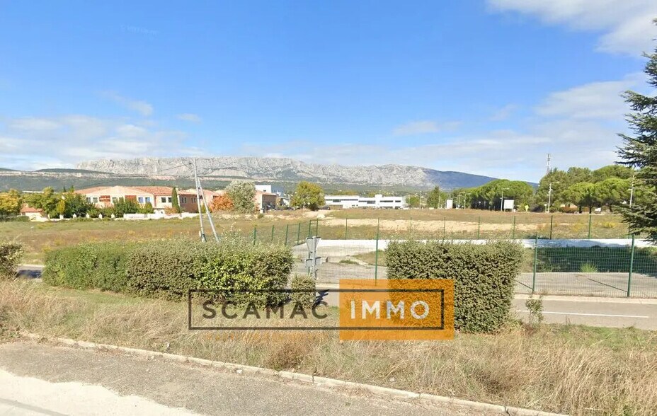 Office in Rousset for lease - Building Photo - Image 1 of 4