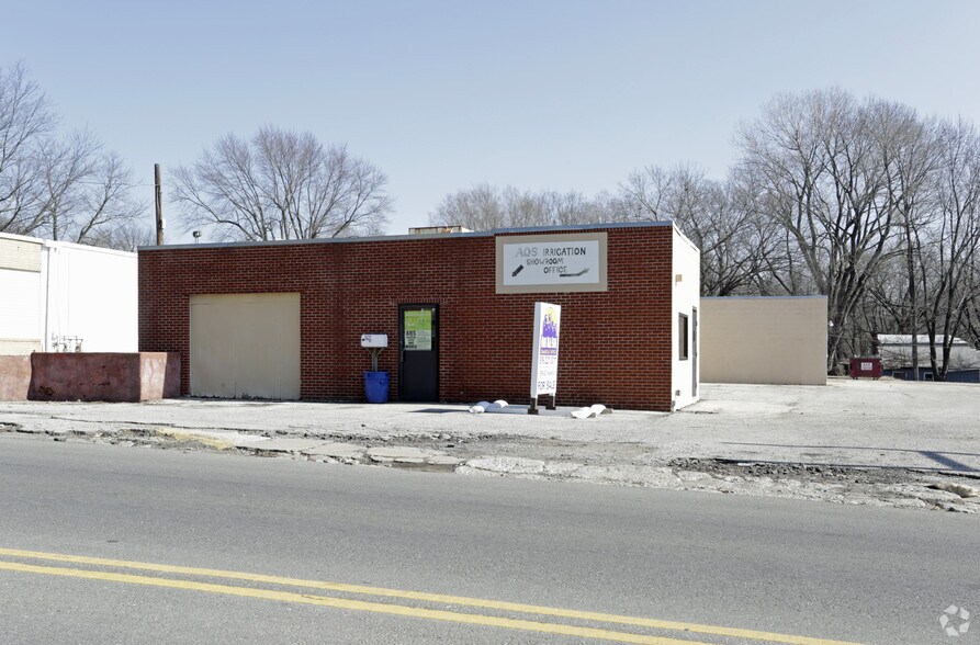 909 S Crysler Ave, Independence, MO 64052