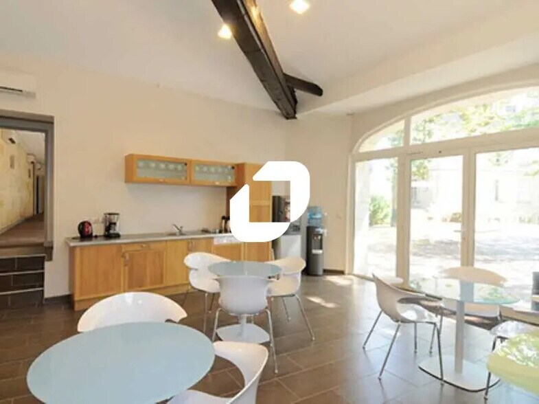 Office in Le Bouscat for lease - Interior Photo - Image 2 of 7
