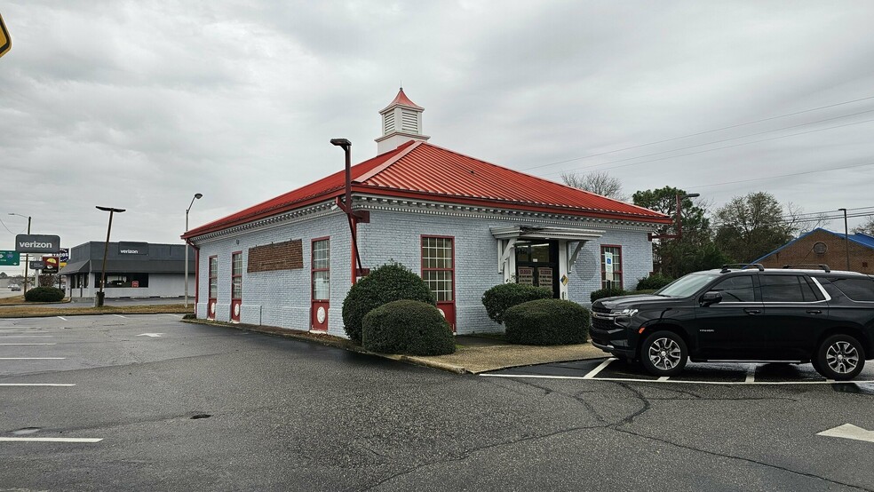 200 Spring Ave, Spring Lake, NC for sale - Building Photo - Image 1 of 9