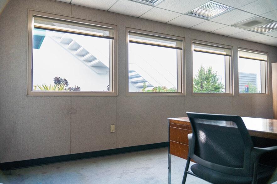 7800 Beverly Blvd, Los Angeles, CA for lease - Interior Photo - Image 2 of 8