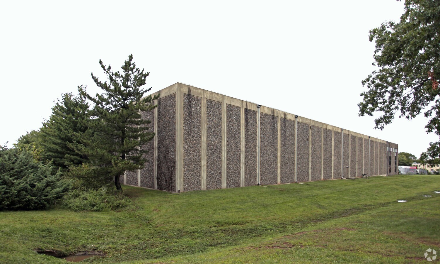 9 Paddock St, Avenel, NJ 07001