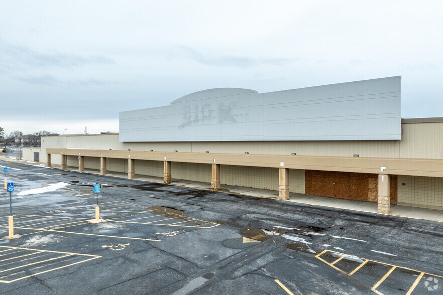 3810 University Ave, Waterloo, IA for sale - Primary Photo - Image 1 of 1