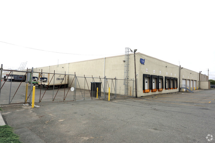 100 Pulaski St, Bayonne, NJ for lease - Building Photo - Image 2 of 13