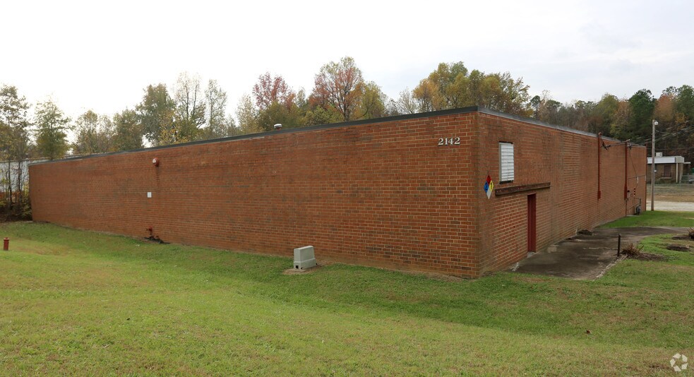 2142 Surrett Dr, High Point, NC for sale - Primary Photo - Image 1 of 1