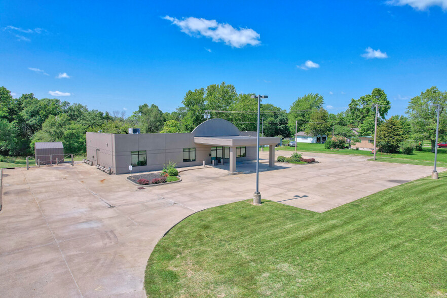 1040 N 18th St, Centerville, IA for sale - Building Photo - Image 1 of 14