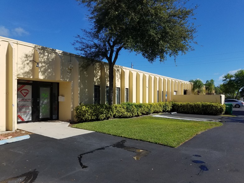 2501 NW 17th Ln, Pompano Beach, FL for lease - Building Photo - Image 2 of 10