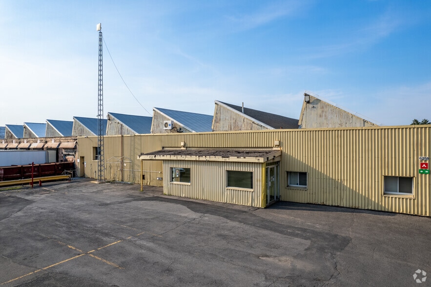 6251-6263 Rue Notre-Dame E, Montréal, QC for sale - Building Photo - Image 1 of 1