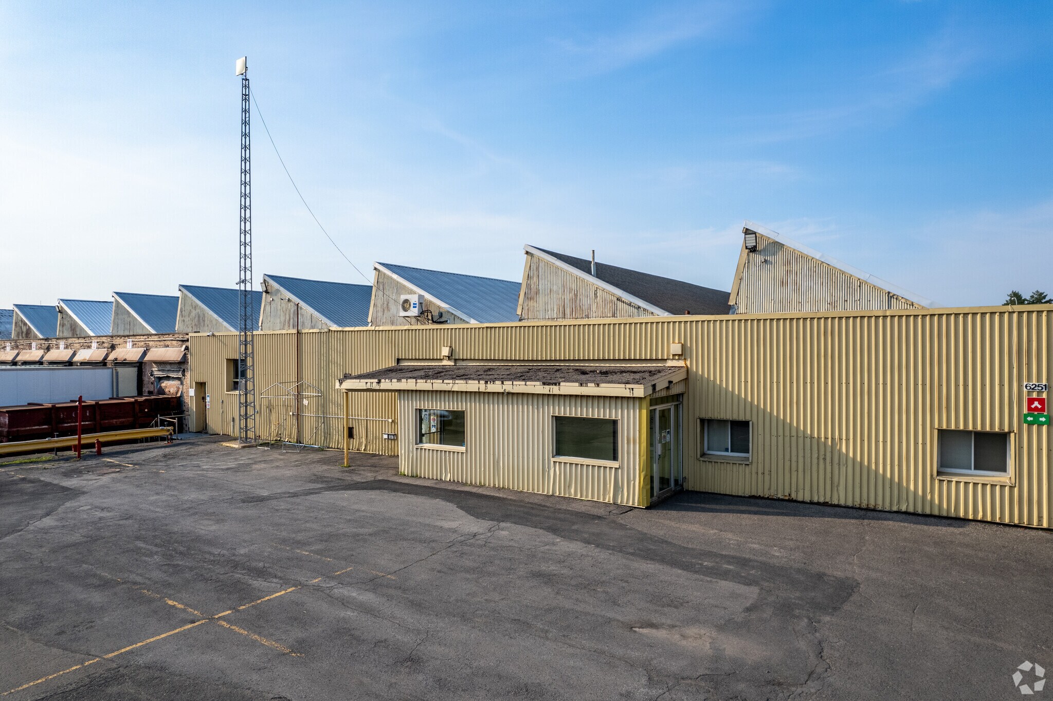 6251-6263 Rue Notre-Dame E, Montréal, QC for sale Building Photo- Image 1 of 1