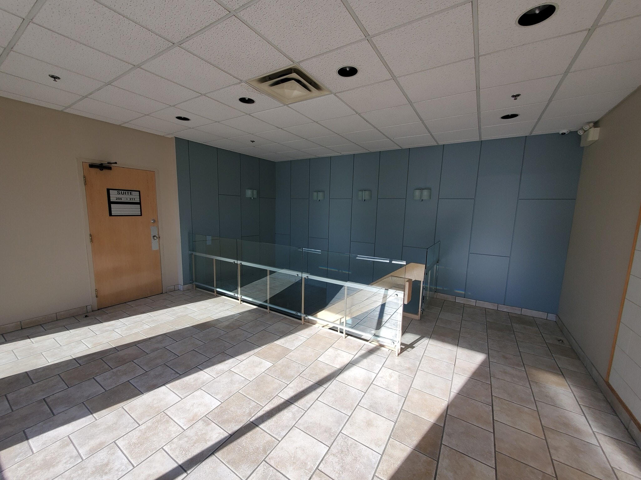 355-379 Av Sainte-Croix, Montréal, QC for lease Interior Photo- Image 1 of 14