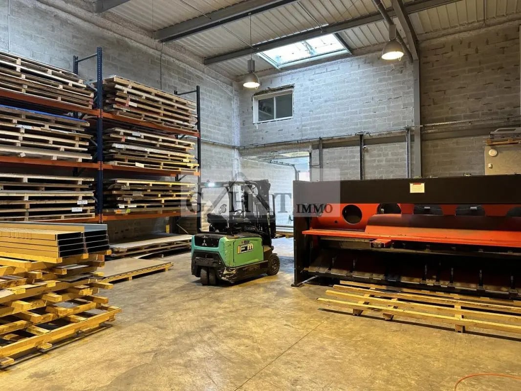 Industrial in Le Pin for sale Interior Photo- Image 1 of 11