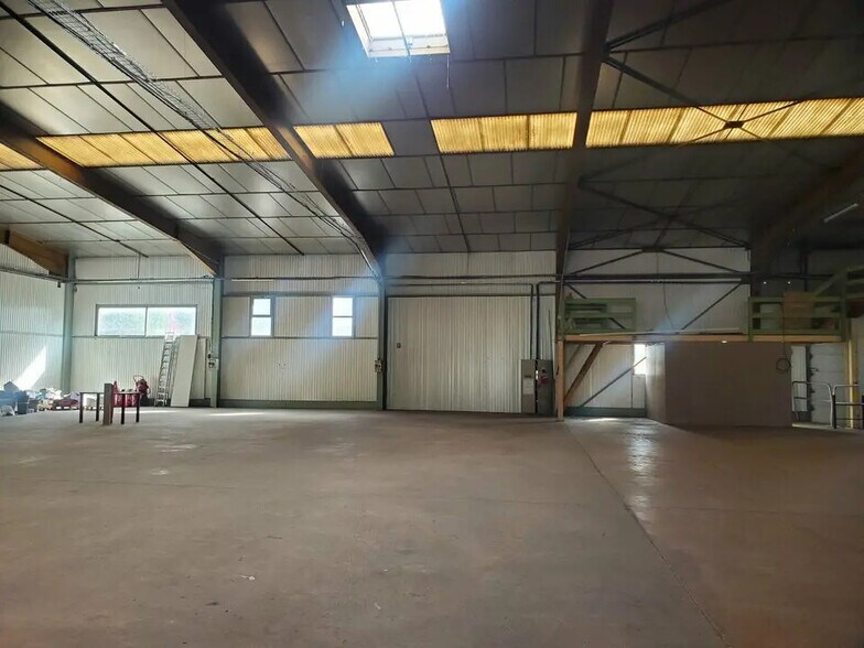 Industrial in CIVRIEUX-D'AZERGUES for lease - Building Photo - Image 2 of 6