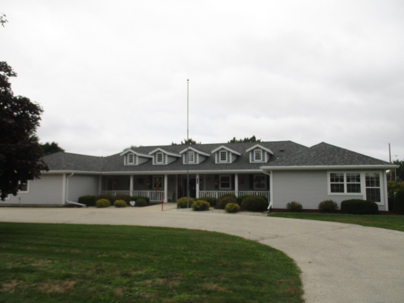 2741 45th St, Two Rivers, WI for sale Primary Photo- Image 1 of 1