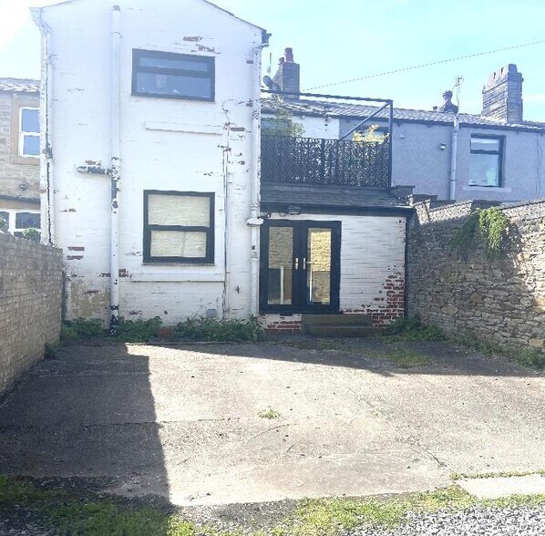 17 Accrington Rd, Clitheroe for sale - Building Photo - Image 2 of 4