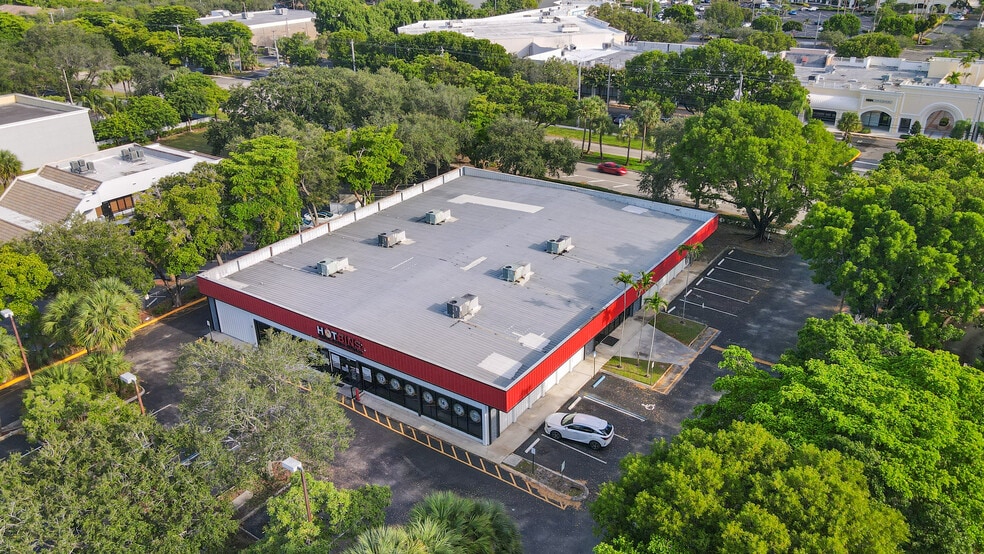 7707 W Commercial Blvd, Tamarac, FL for lease - Building Photo - Image 2 of 15