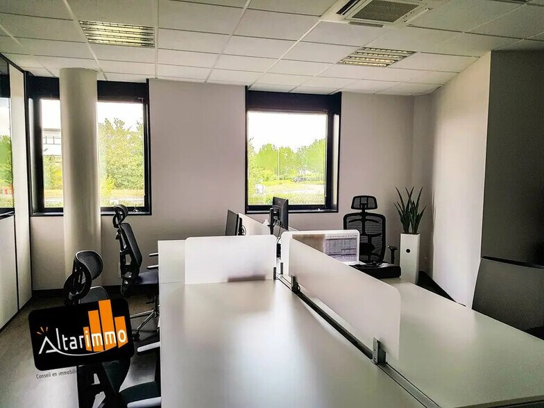 Office in Chartres for lease - Interior Photo - Image 3 of 4