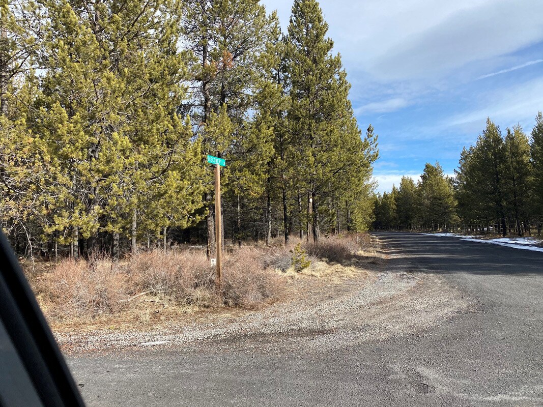 17125 Shawnee Cir, Bend, OR for sale Primary Photo- Image 1 of 1